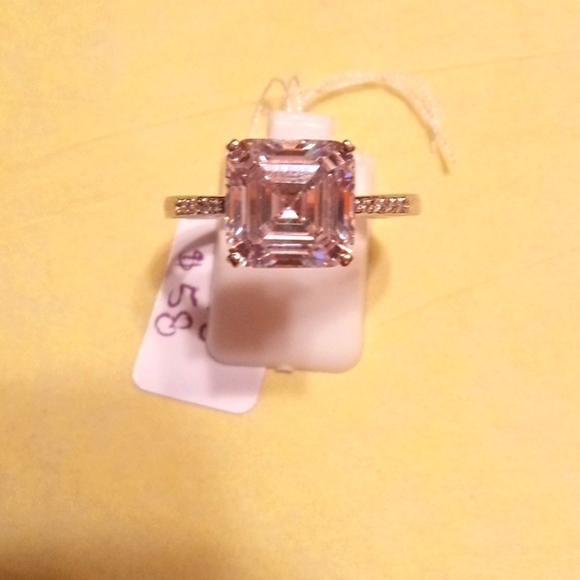 Finest Swarovski Zirconia - Picture 1 of 1